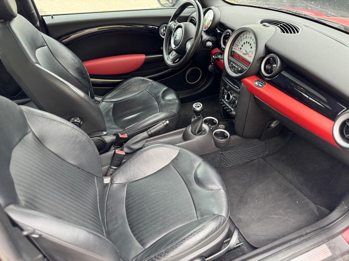 Mini Cooper 2 (R56) LCI D 1.6  110 cv - TOIT OUVRANT - INTERIEUR CUIR - RADAR DE RECUL