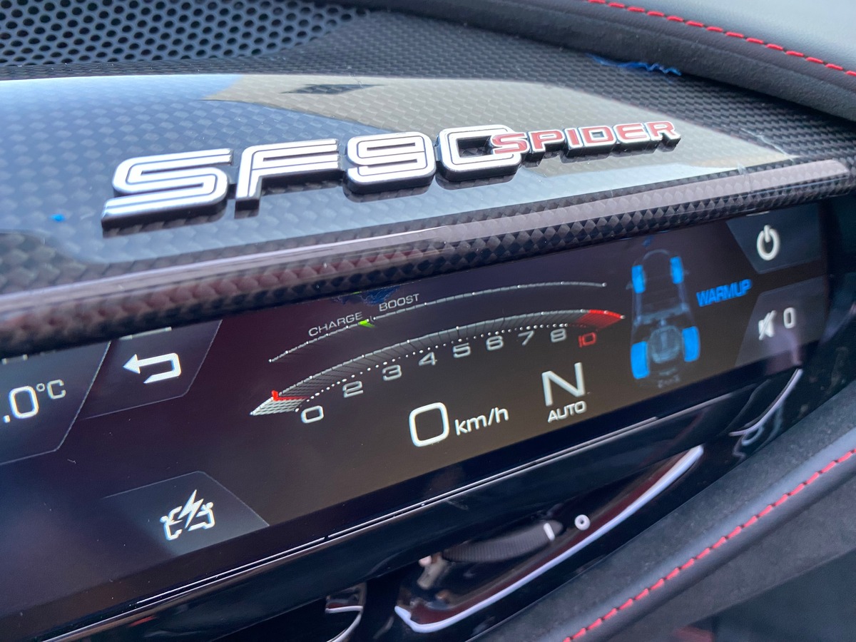 Ferrari SF90 SPIDER / TVA / 1ERE MAIN / 300 KMS