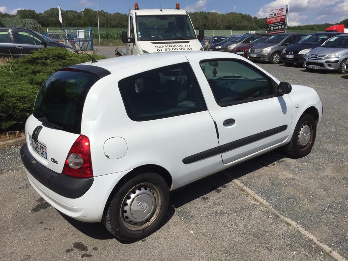 RENAULT Clio 1.2i 60cv 2 places 242151km