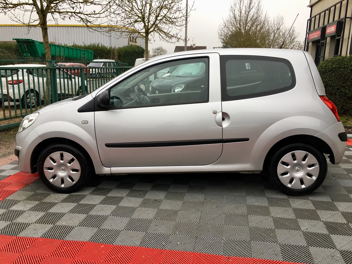 RENAULT Twingo 2 1.2 60 1main/carnet OK jj