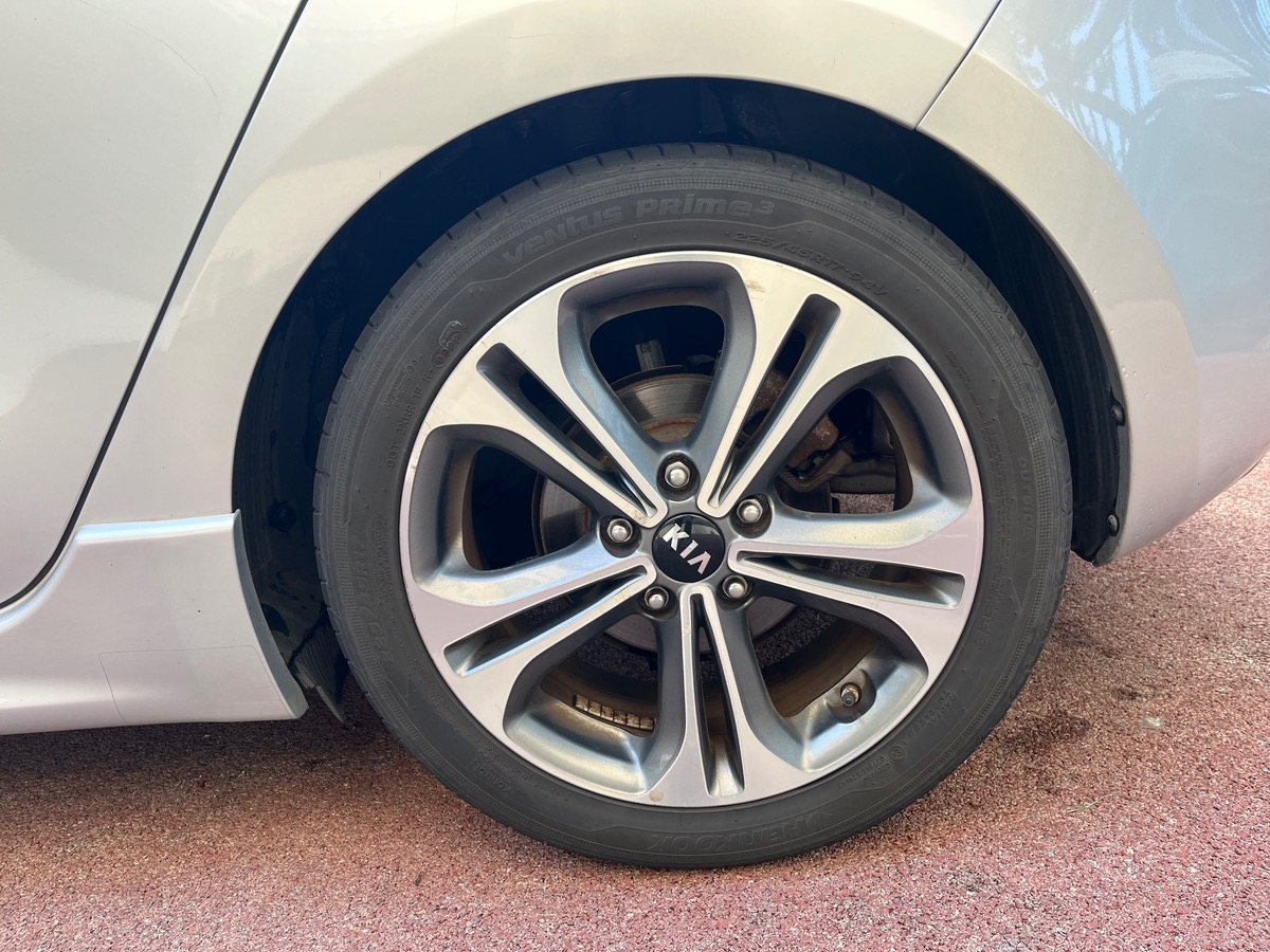 Kia Ceed 1.6 CRDI 136 CV / GT LINE / Caméra de recul / GPS / Jantes