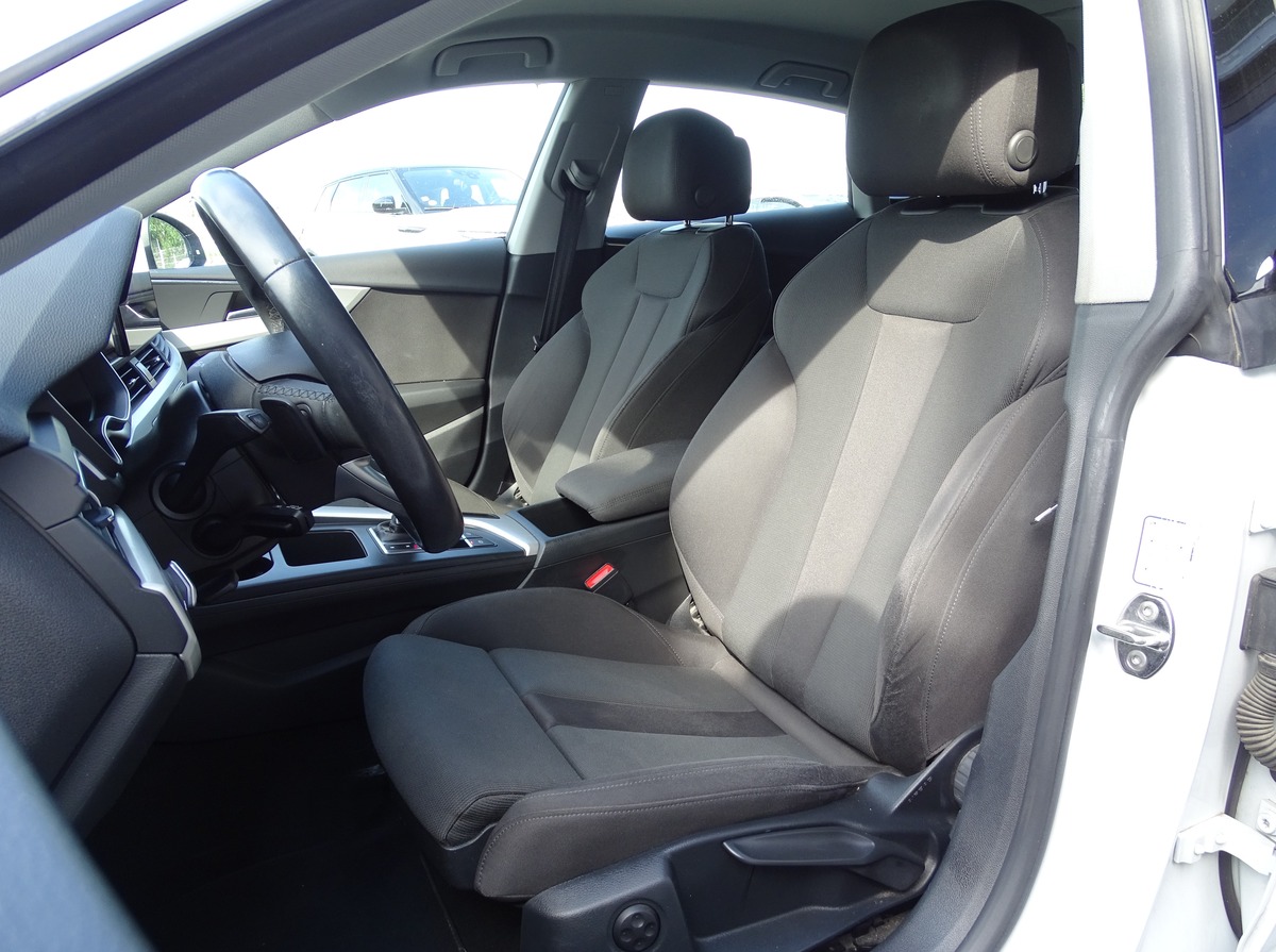 Audi A5 II (2) SPORTBACK 40 TFSI 204 Ch DESIGN S-TRONIC 7
