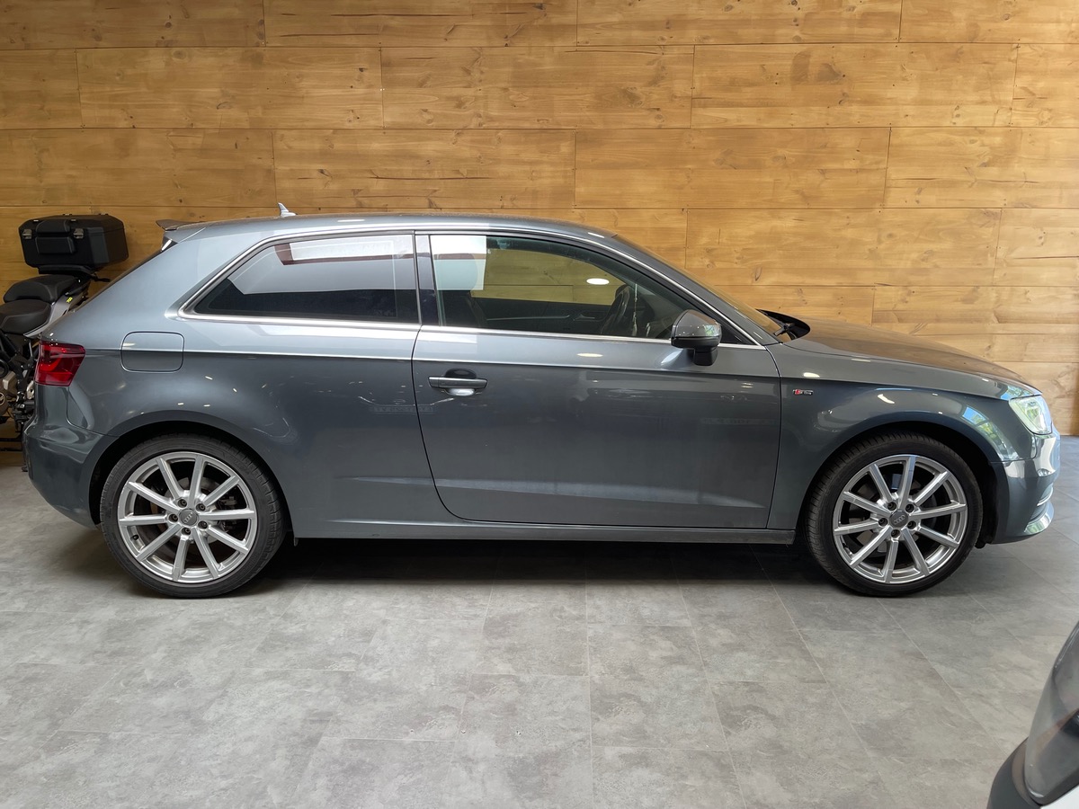 Audi A3 1.8 TFSI 180 S-LINE S-TRONIC BVA look S3