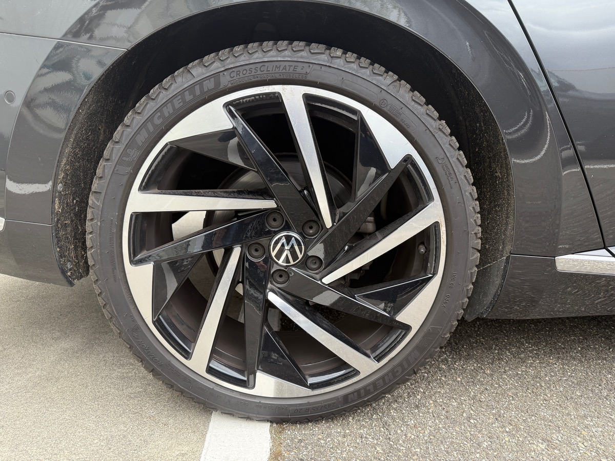 Volkswagen Arteon ShootingBrake 2.0L TDi EVO SCR DSG7 150 cv R-line, Toit ouvrant, Suivi Complet