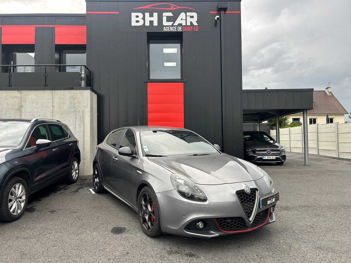 Image: Alfa Romeo Giulietta 1.4 tb 170 ch Veloce BVA -- A Partir de 315/Mois