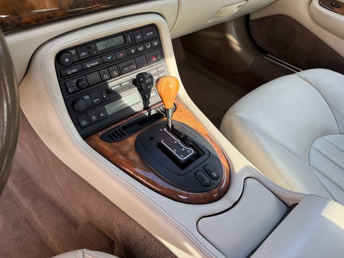 Jaguar XKR 2000