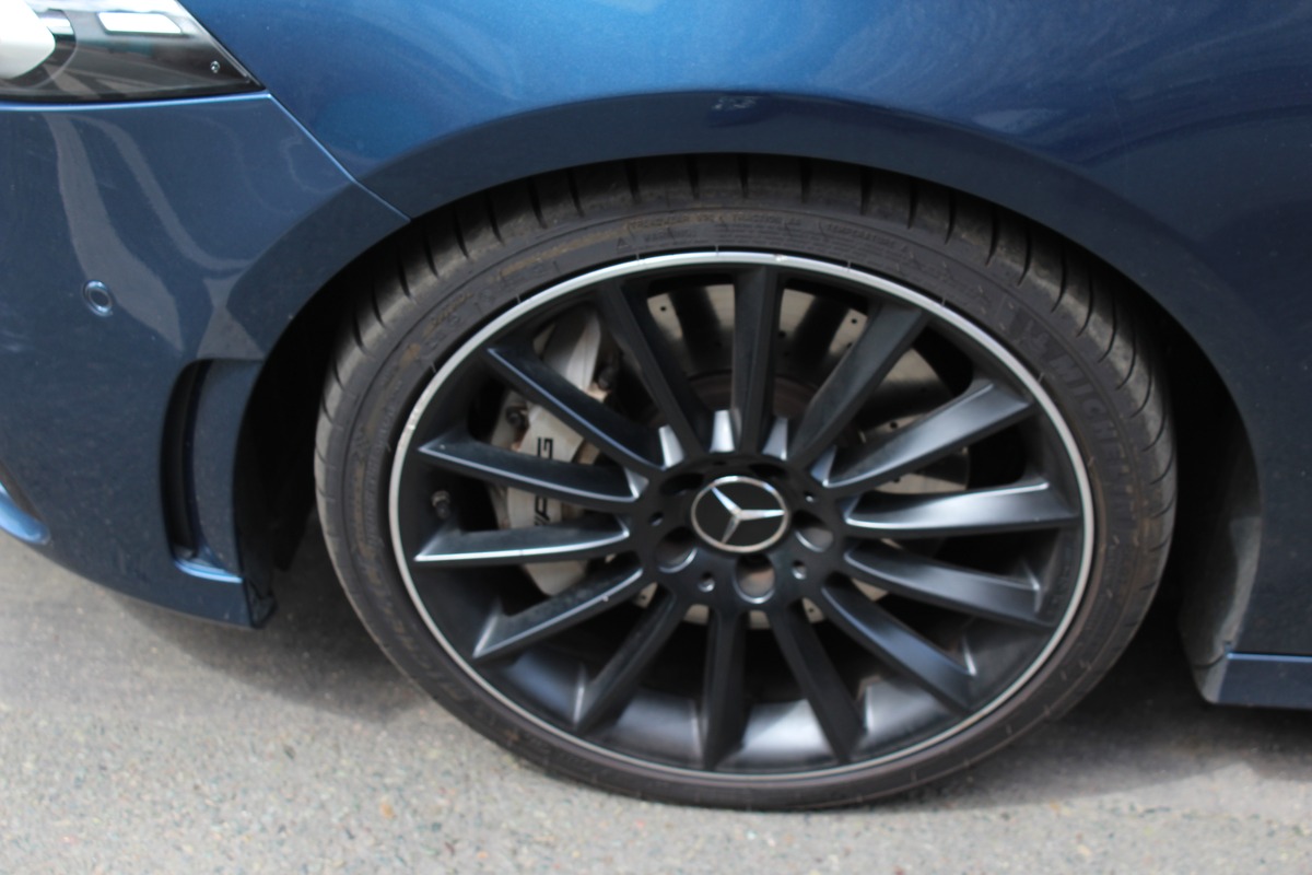 Mercedes-Benz Classe A IV 35 AMG  306 CV 4MATIC 7G-DCT Toit Ouvrant/ Burnmatser / keyless Go....