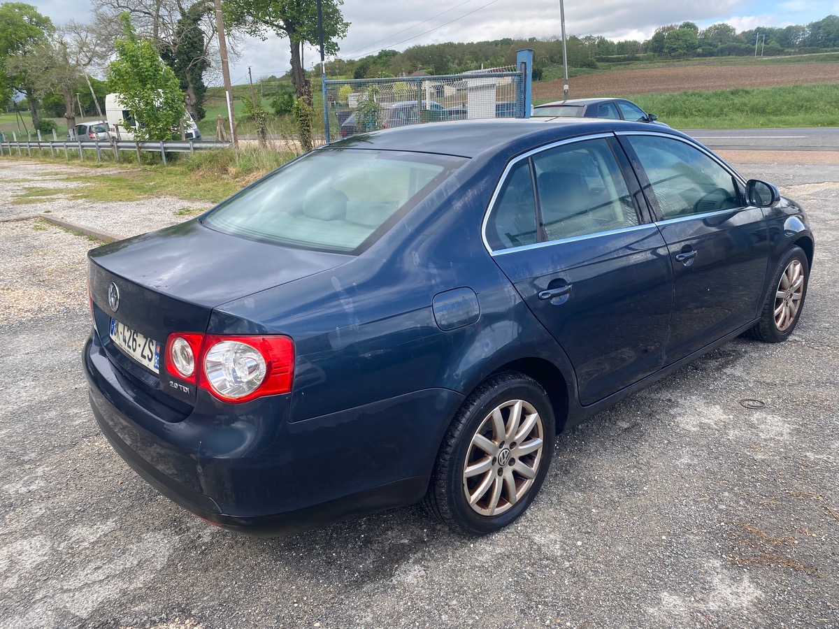 Volkswagen Jetta 2.0 tdi 140cv dsg 209002kms