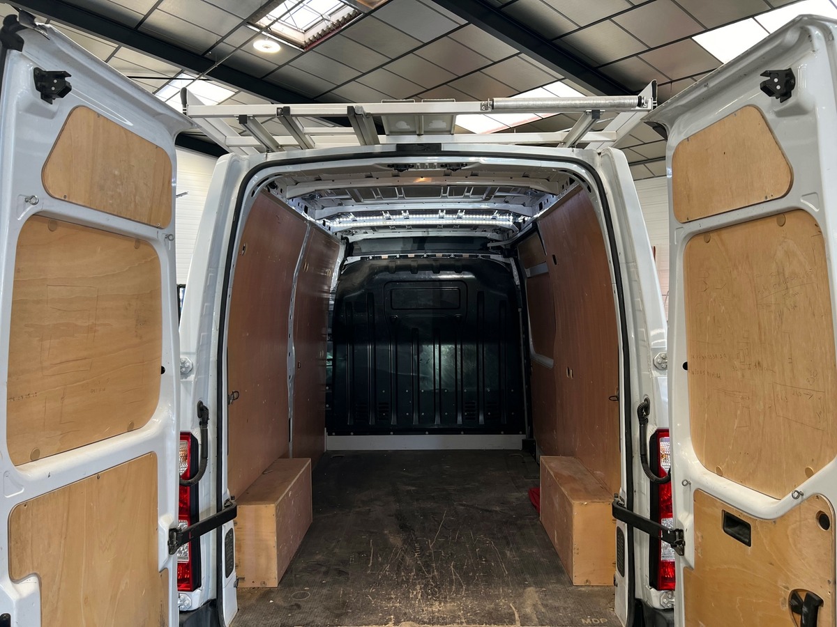 RENAULT Master FOURGON L2H2 DCI 135 GPS BT RADAR