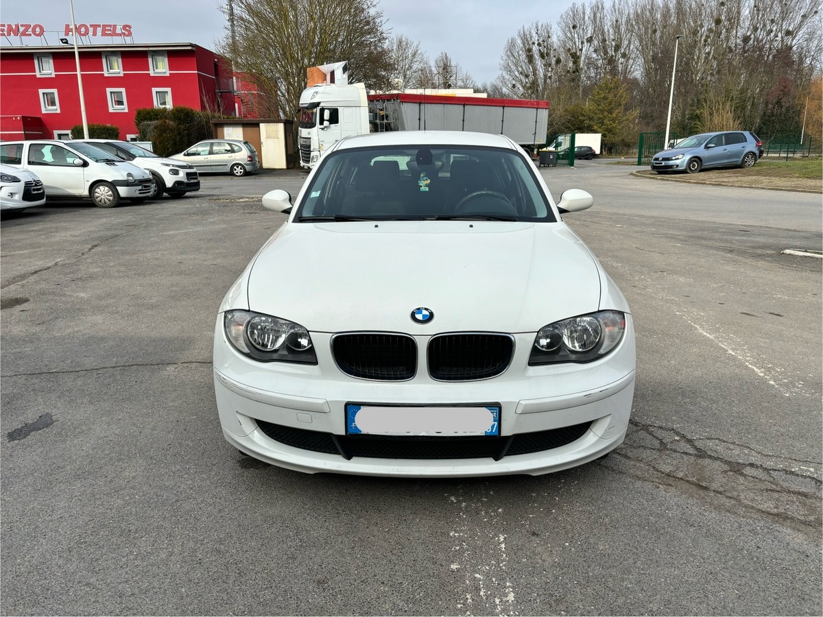 Bmw Série 1 E87 118 i 2.0l 143ch Finition Confort/ 2 pneus en 