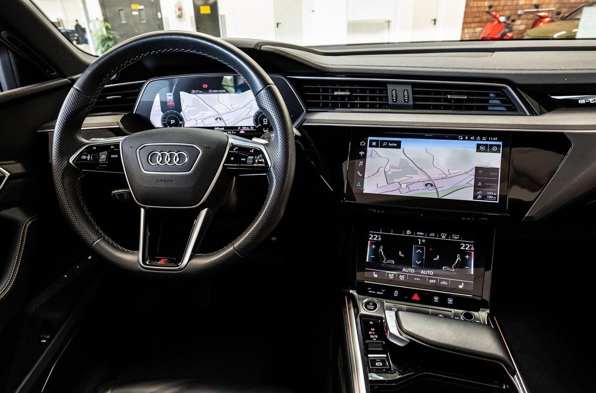 Audi e-tron Sportback 55 408ch S Line e-quattro Black Edition Bang&Olufsen Toit ouvrant