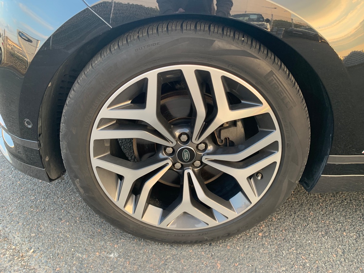 Land-Rover Range Rover Velar R-DYNAMIC 300