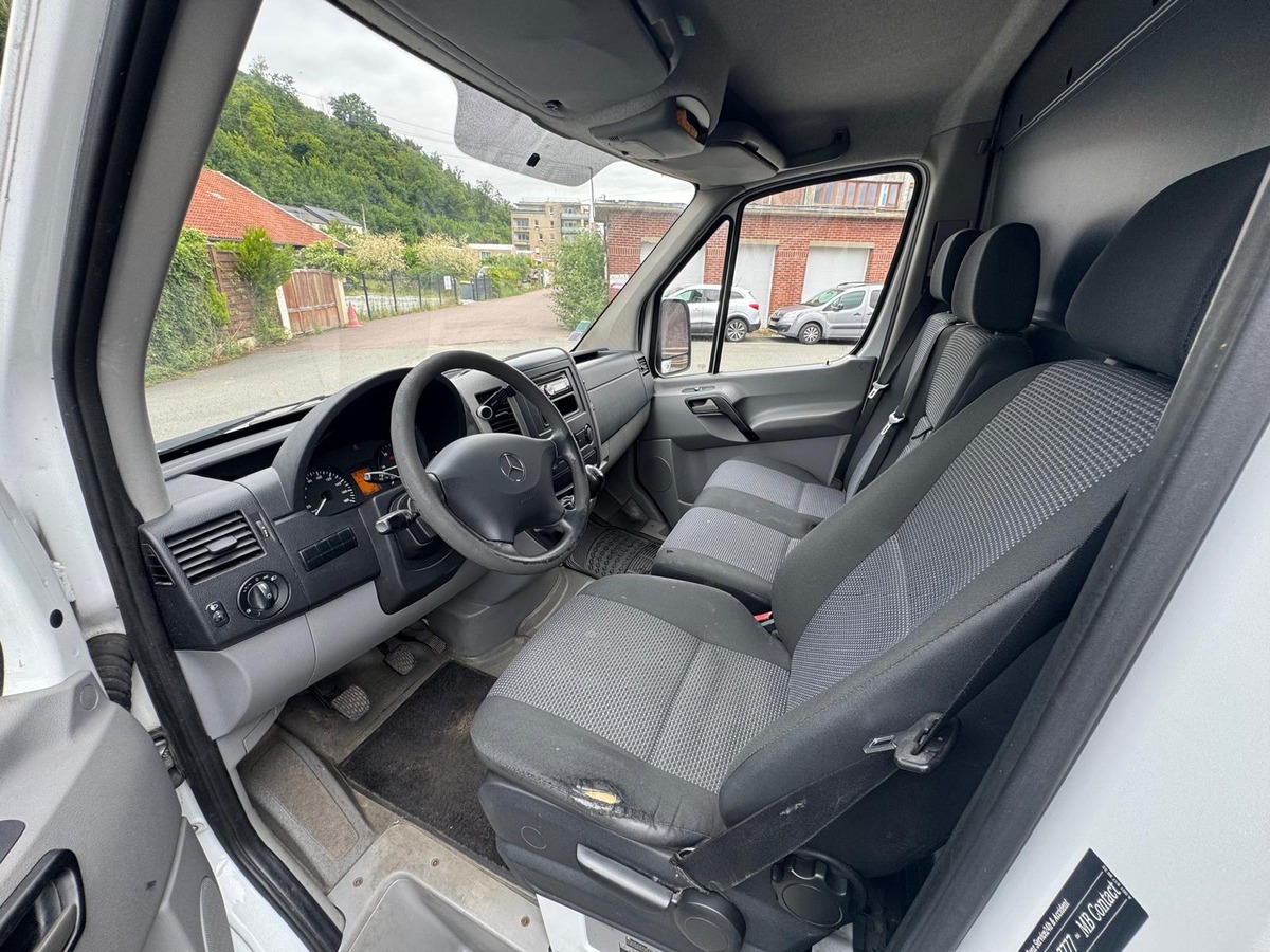 Mercedes-Benz Sprinter 906.613 210CDI 2.2 Fourgon moyen tôlé 3.0T 95 cv