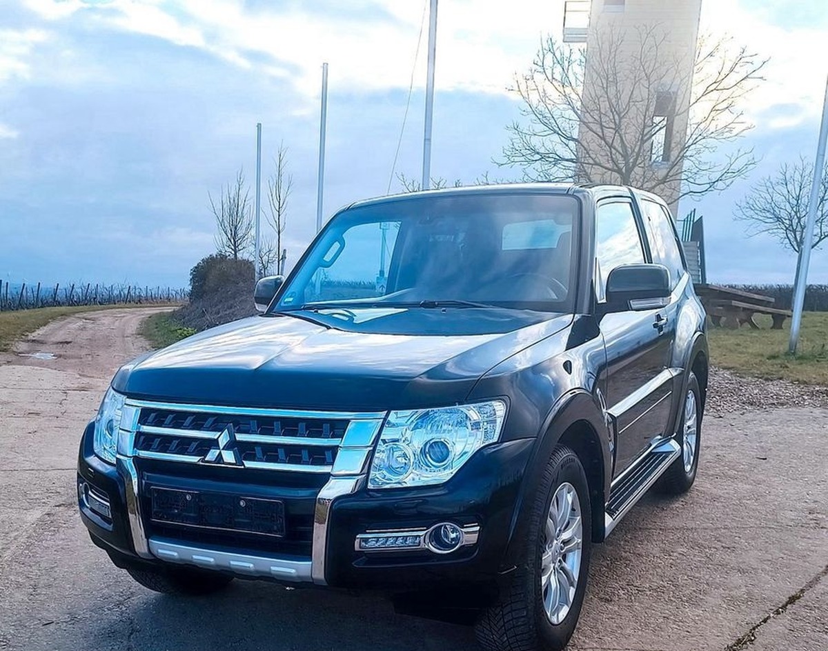 Mitsubishi Pajero 3.2 DI-D Édition 100 Automatique 1 MAIN .