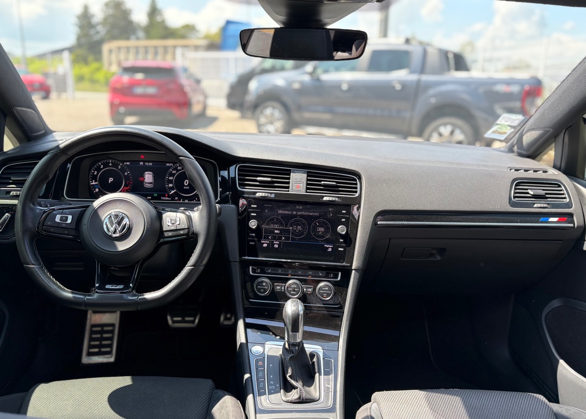 Volkswagen Golf VII (2) 2.0 TSI 300 R 4MOTION DSG7 5P