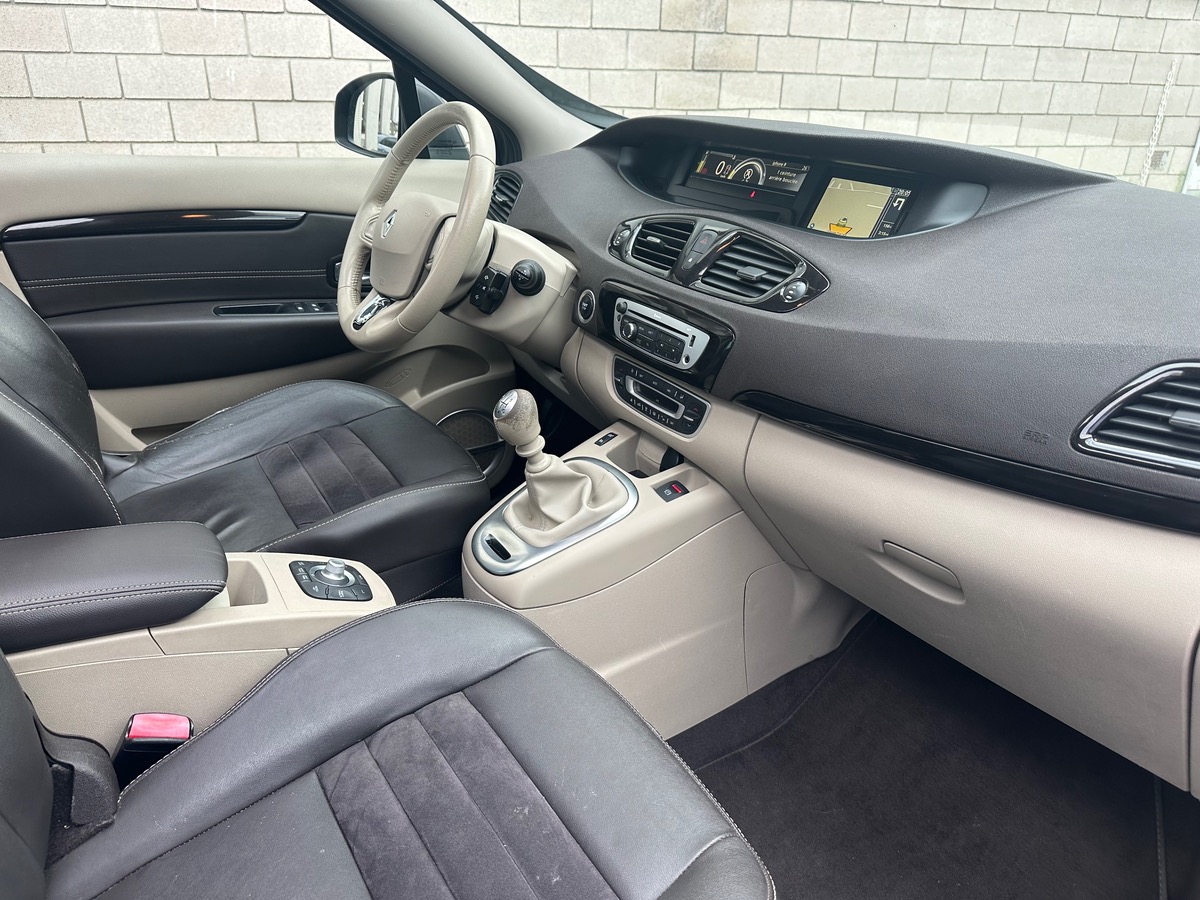 RENAULT Scenic 1.6 DCI 130 CV initiale 4XCB