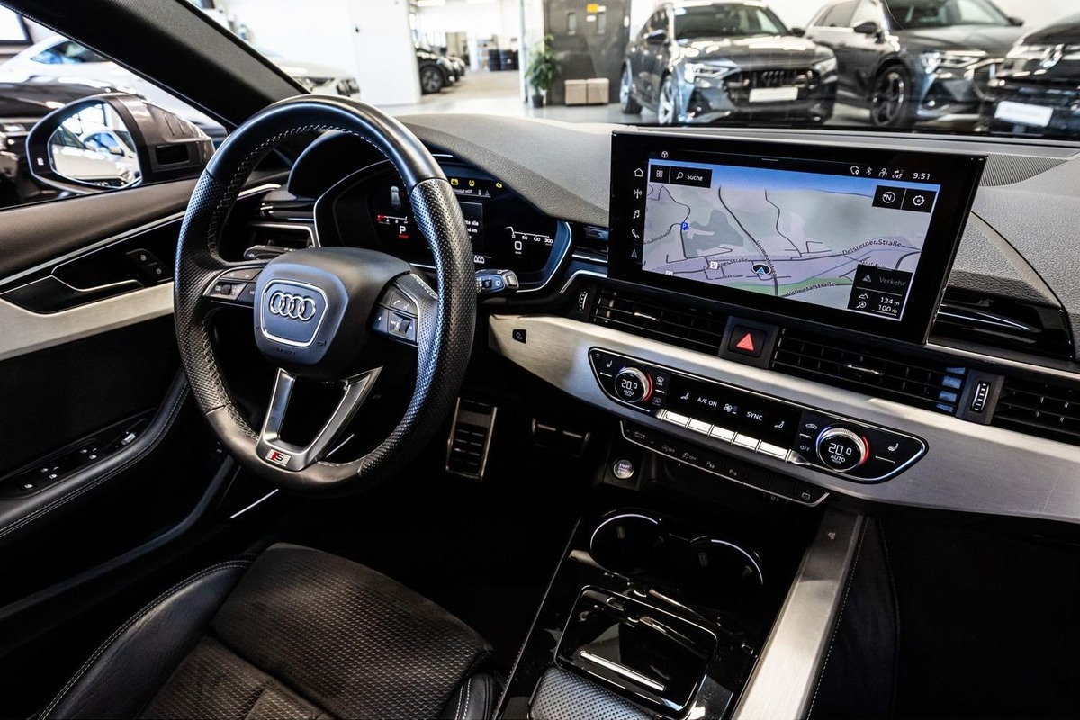 Audi A4 Avant V 40 TDI 204ch S line quattro S tronic 7 Bang&Olufsen Toit ouvrant Attelage