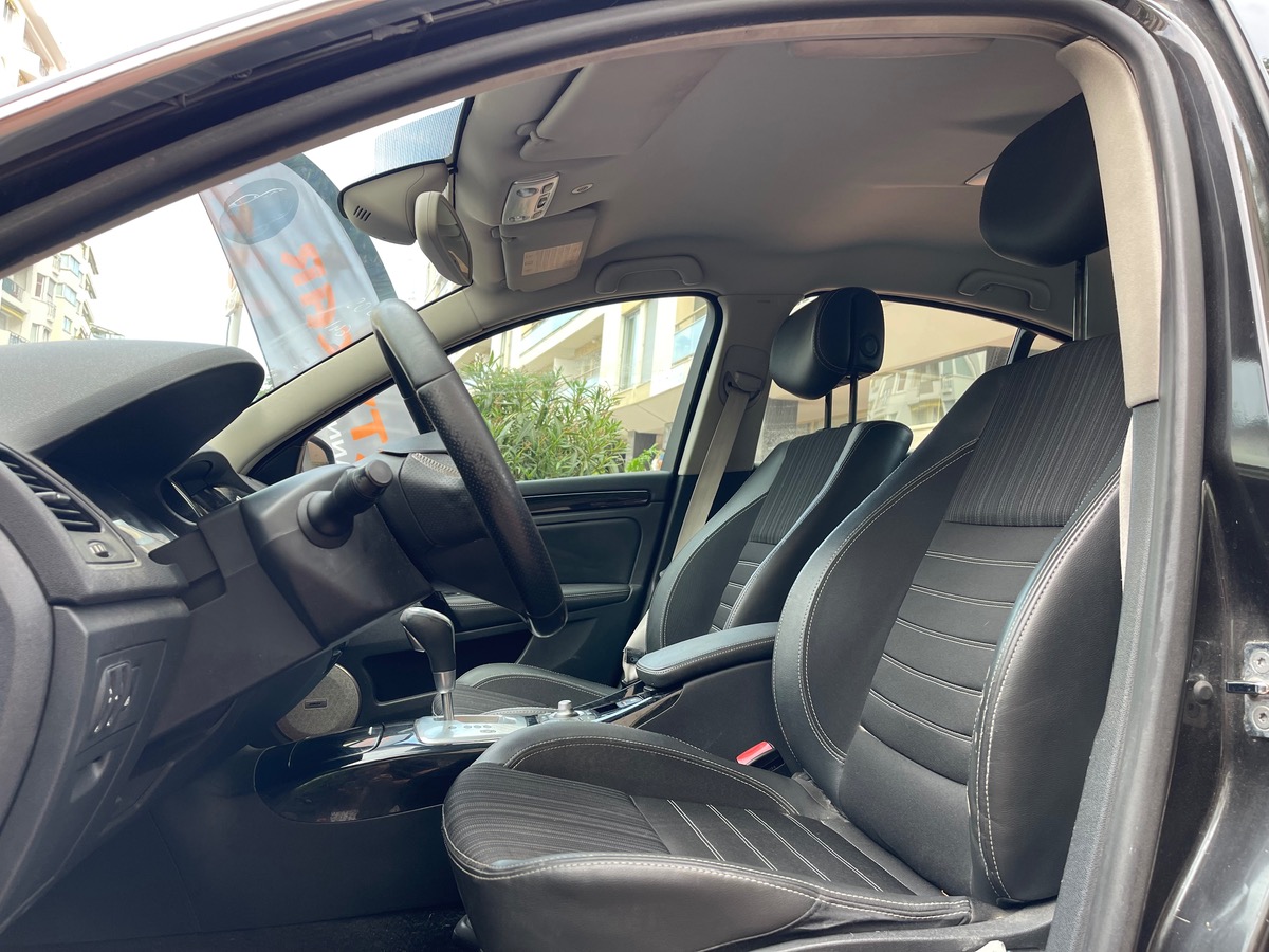 RENAULT Laguna 1.5 DCI 110 cv / Finition BOSE / Jantes / GPS / 5Portes / Boite Auto