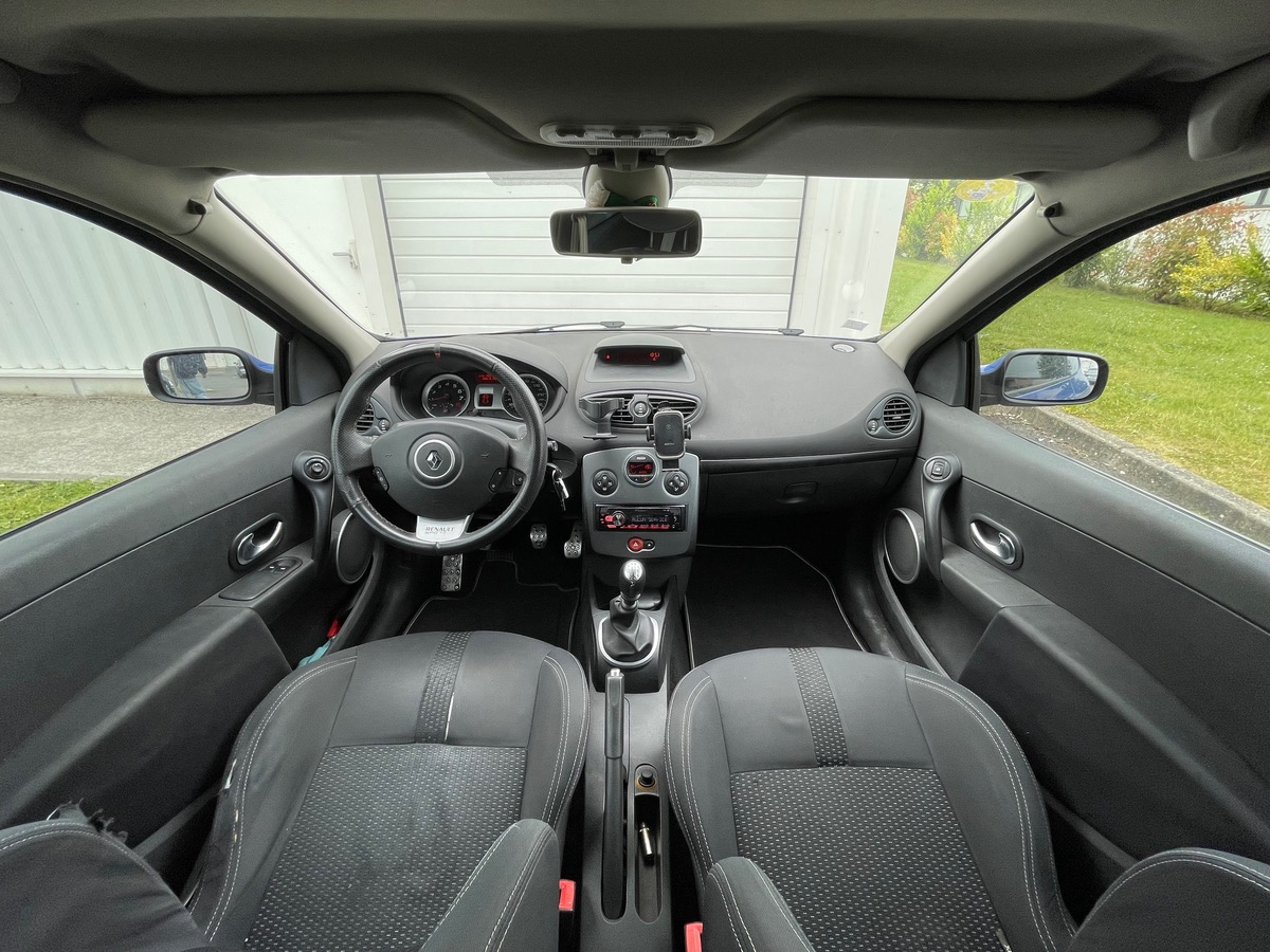 RENAULT Clio III RS 2.0L 200