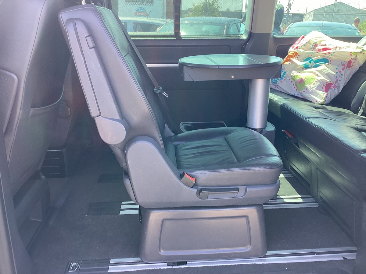 Volkswagen T5 Multivan 2.5 TDI Highline   7 places