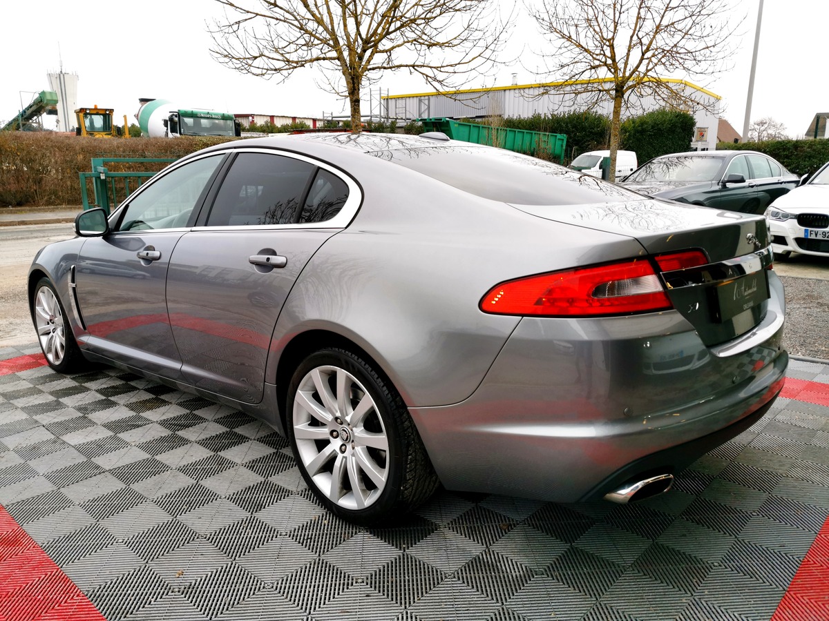 Jaguar XF 2.7 V6 D LUXE PREMIUM 207 vv