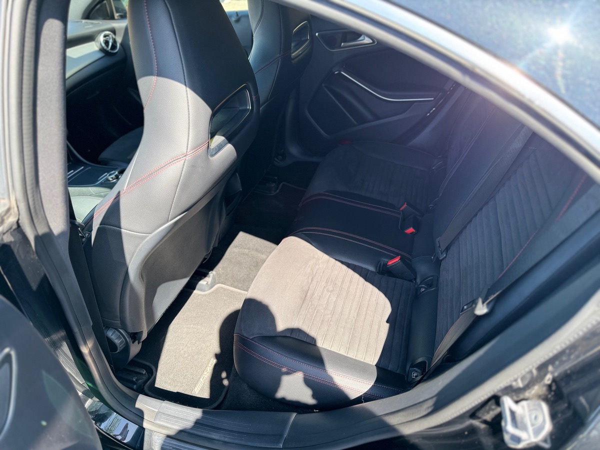 Mercedes-Benz CLA Coupé Phase 2 180 1.6 i 7G-DCT 122 cv - CAMERA DE RECUL - SEMI-CUIR ALCANTARA