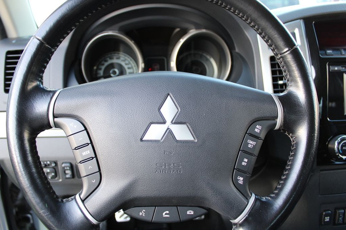 Mitsubishi Pajero 3.2 DI-D Intense *1.Main*Top*