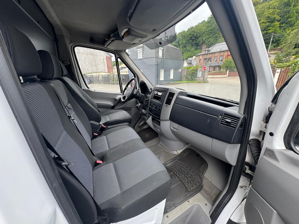 Mercedes-Benz Sprinter 906.613 210CDI 2.2 Fourgon moyen tôlé 3.0T 95 cv