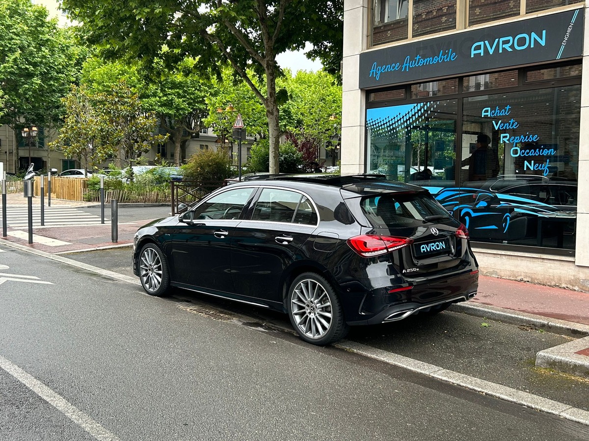 Mercedes-Benz Classe A IV 250 E 8CV AMG LINE 8G-DCT (Full Options)
