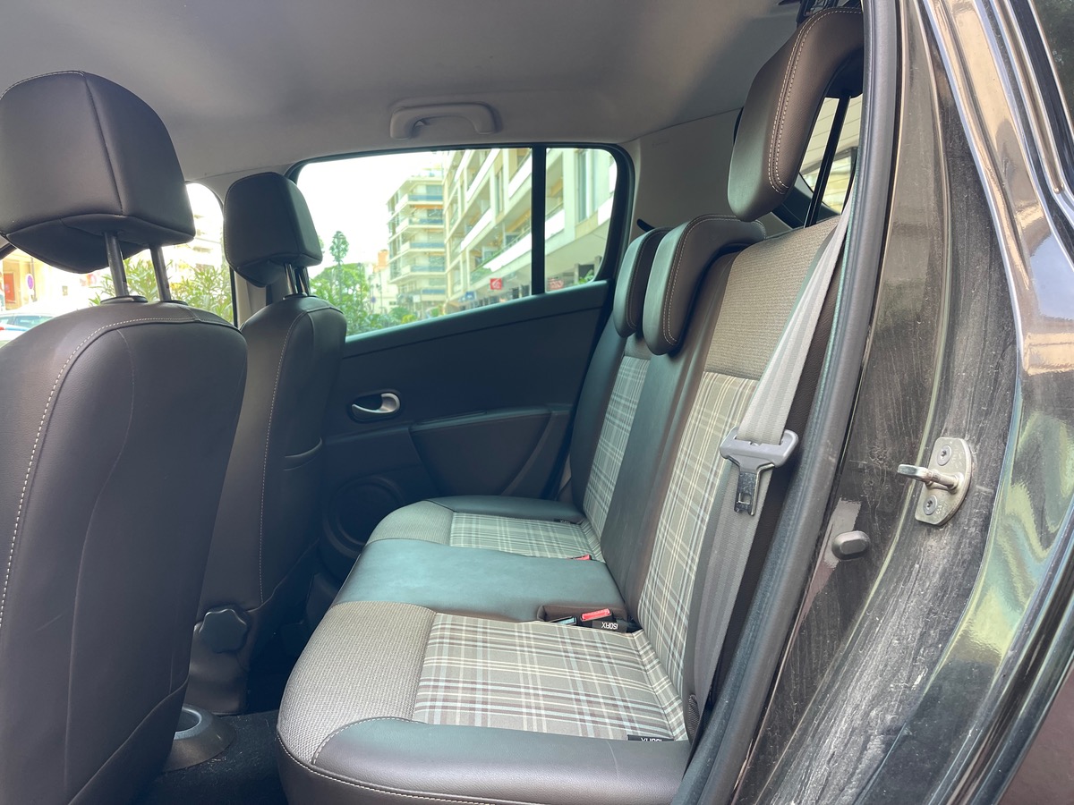 RENAULT Clio 1.6 i 111 cv / Phase 2 / Boîte auto / 5 Portes / Stade De France / GPS/ Clim