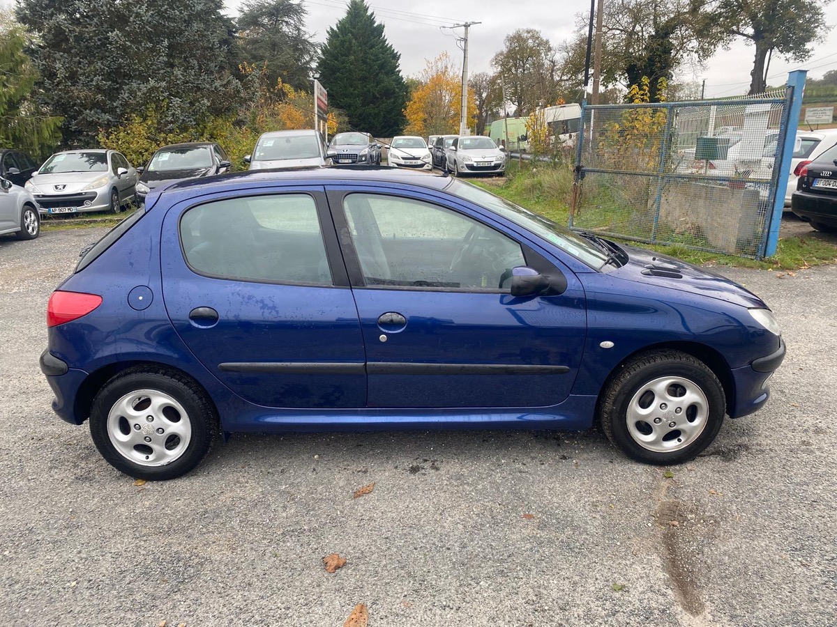 Peugeot 206 1.4i 75cv boîte automatique faible km 