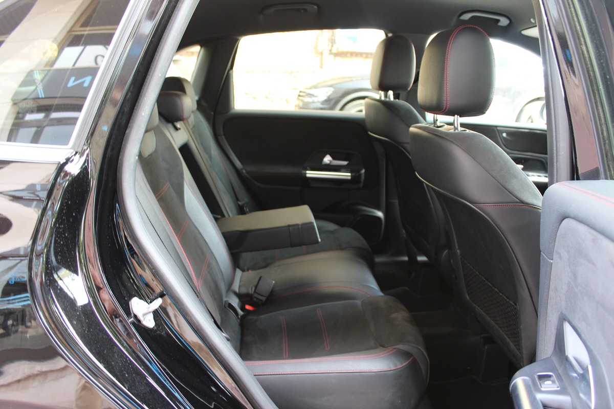 Mercedes Benz CLASSE B III 180 D AMG LINE 7G-DCT  (attelage)