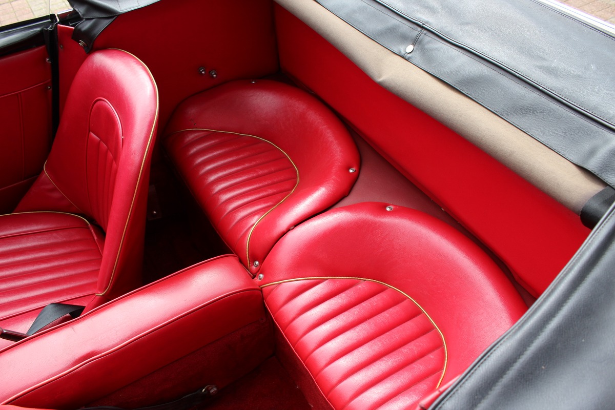 Austin Healey 3000 MK III BJ8 Collection  148