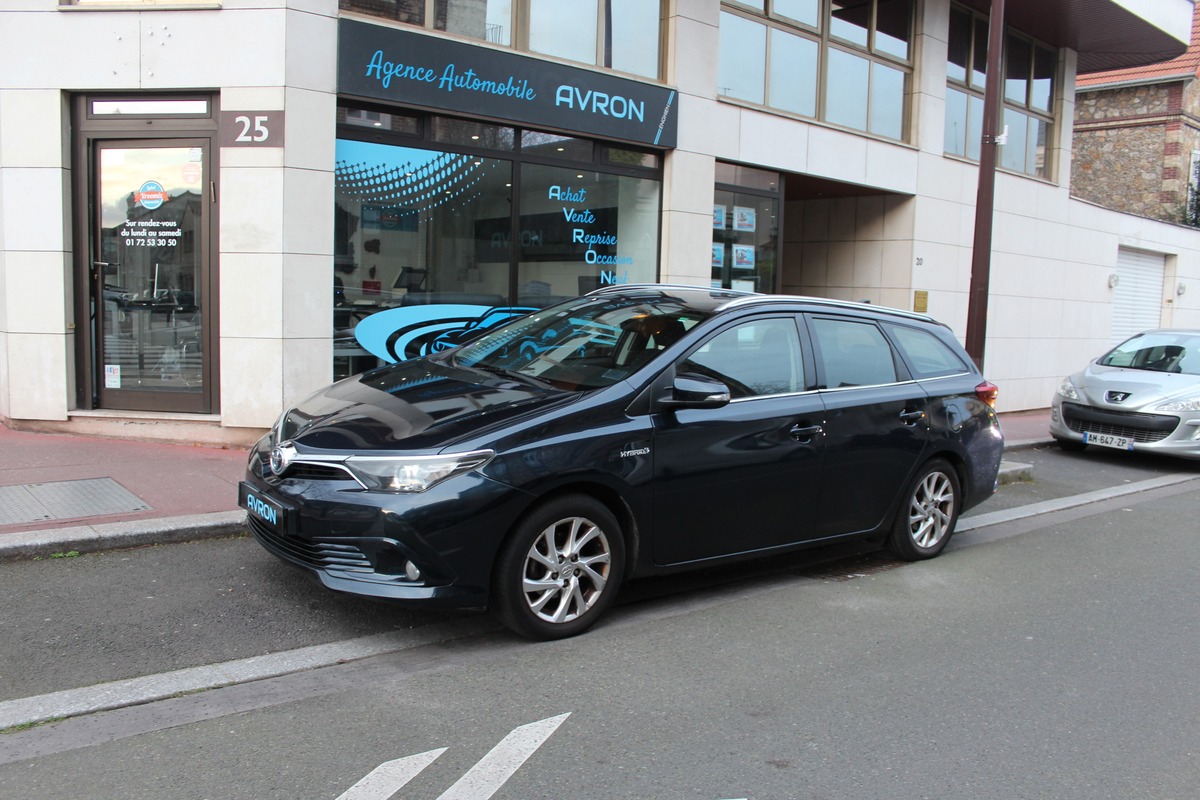 Toyota Auris II (2) TOURING SPORTS HYBRIDE 136H TENDANCE BUSINE