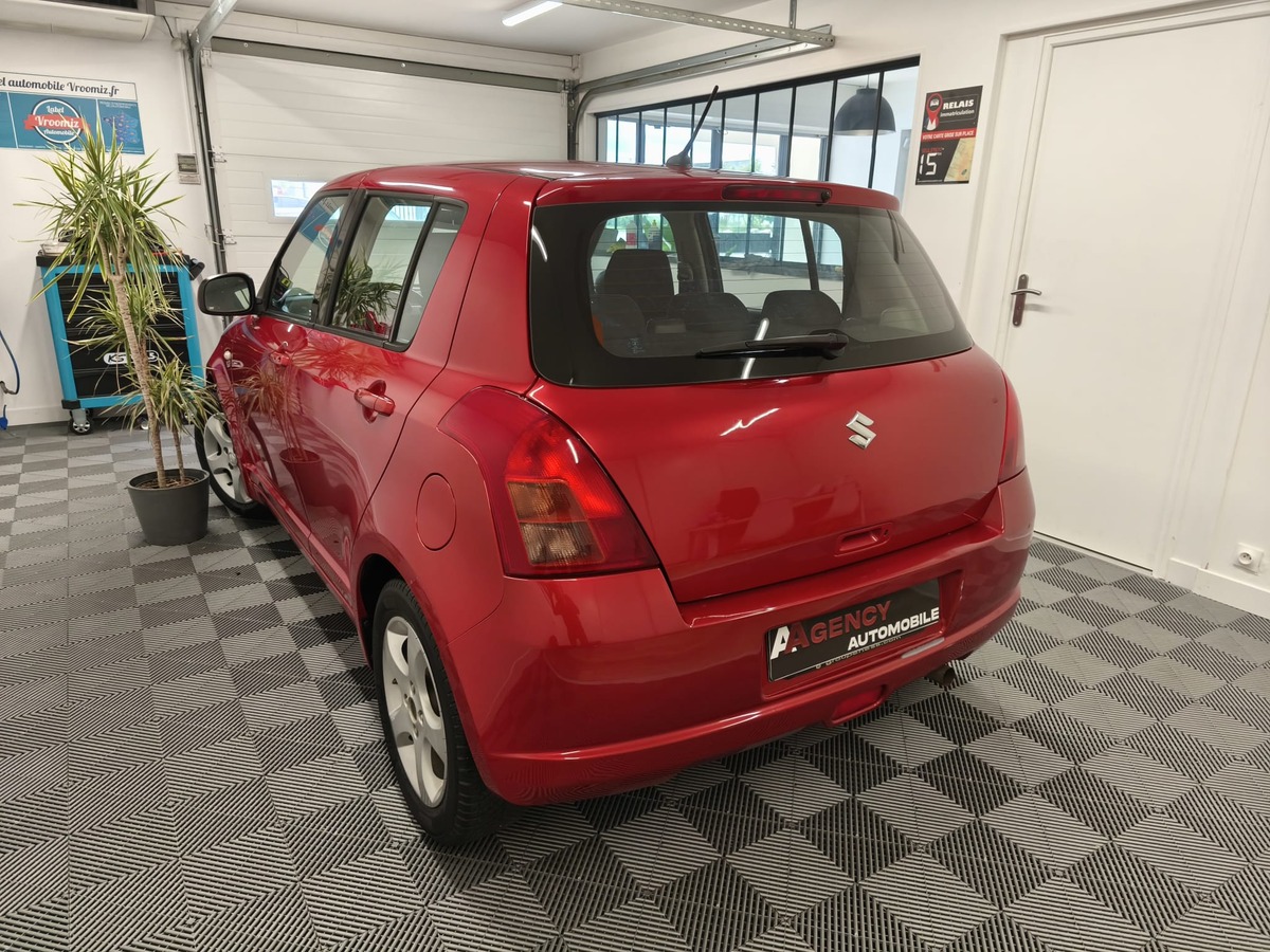 Suzuki Swift III 1.3 16V 93Ch