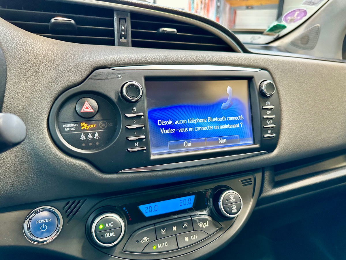 Toyota Yaris III (2) Hybrid 100H Dynamic 5P BVA