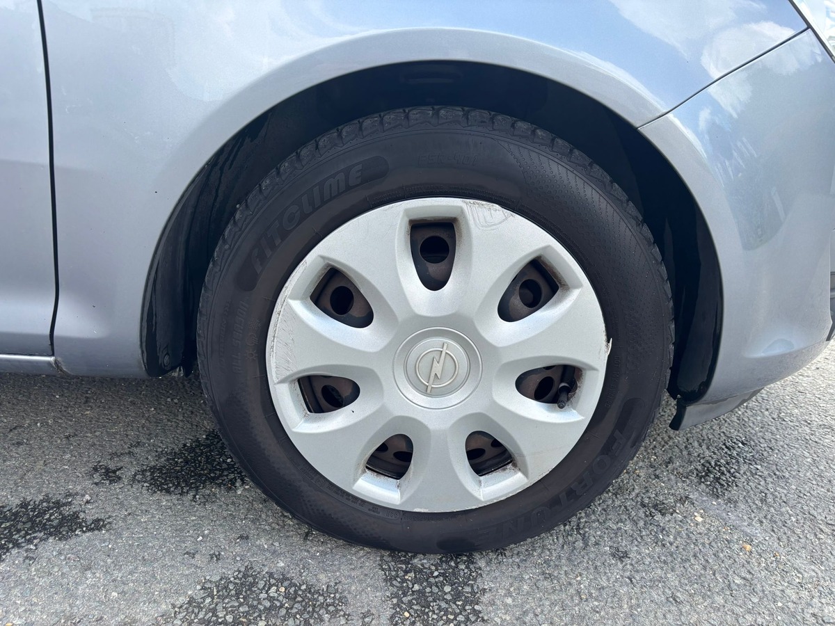 Opel Corsa 1.2 80 TWINPORT - 5 PORTES - Révisée - Garantie