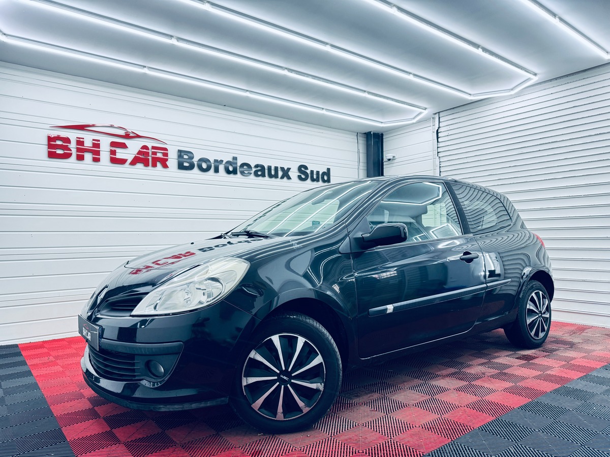 Image: RENAULT Clio III 1.4i 16v 98 // KIT DISTRIBUTION RECENT