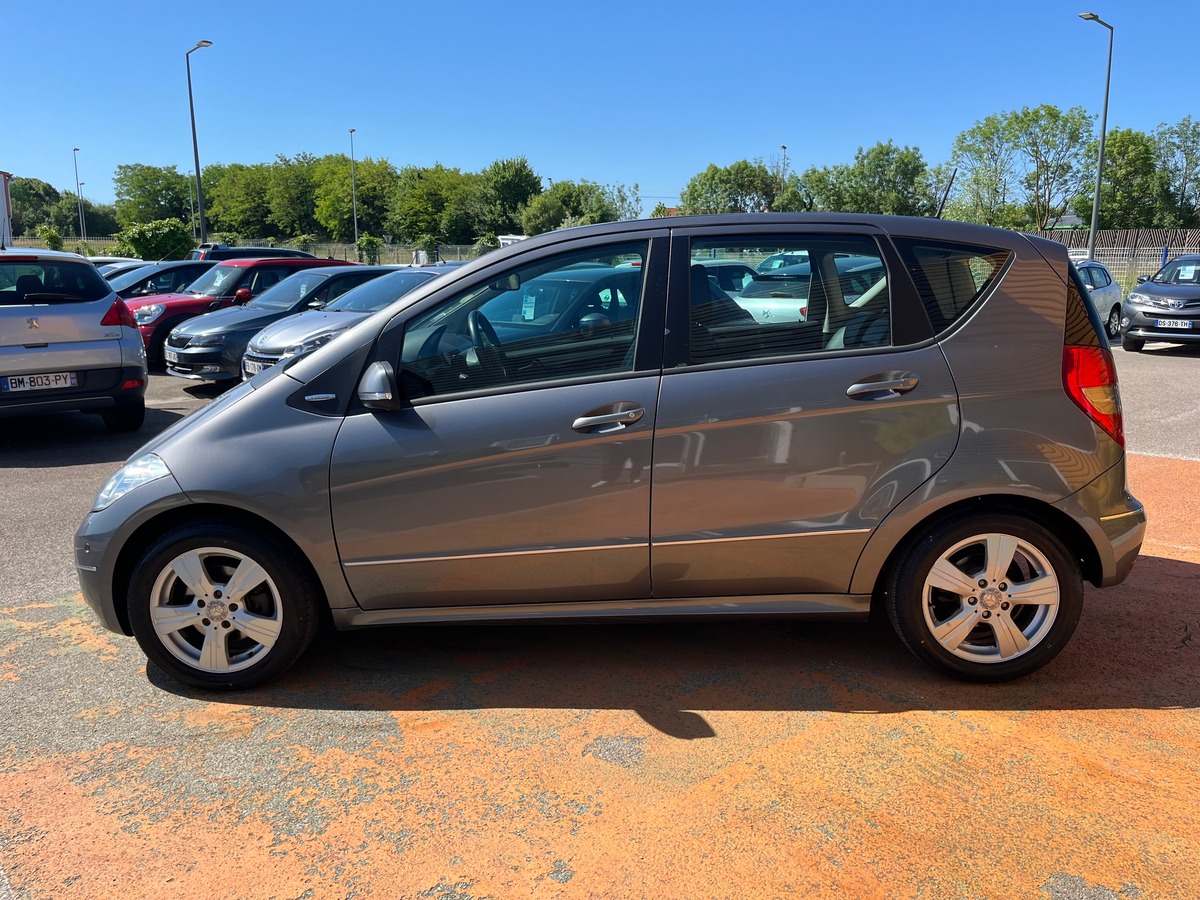 Mercedes-Benz Classe A A180 Phase 2 2.0 CDi CVT 110 CH Boîte automatique AVANTGARDE