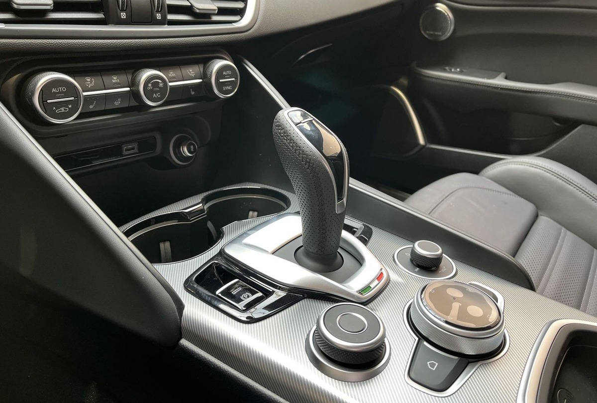 Alfa Romeo Giulia 2.0 TB 280ch Veloce Q4 AT8 Gris Vesuve Harman-Kardon