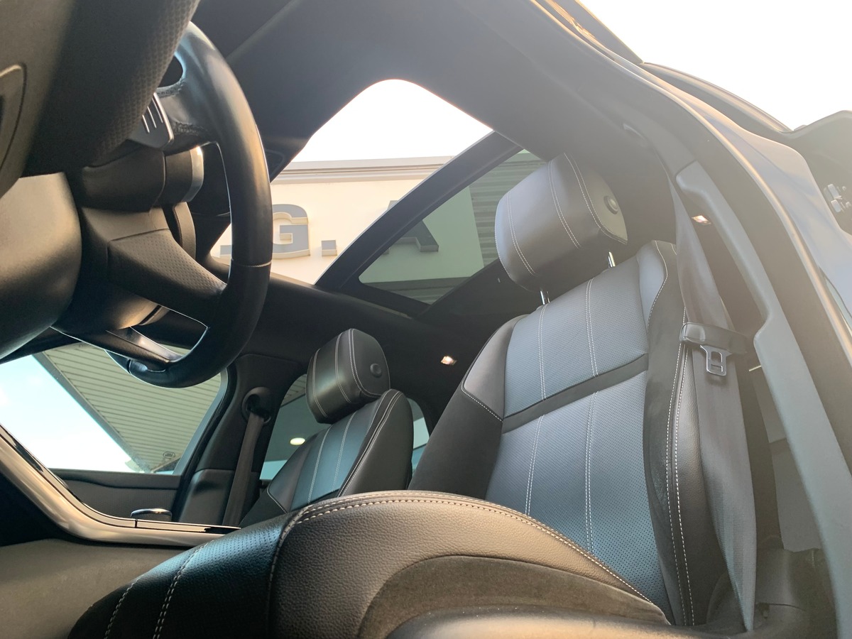Land-Rover Range Rover Velar R-DYNAMIC 300