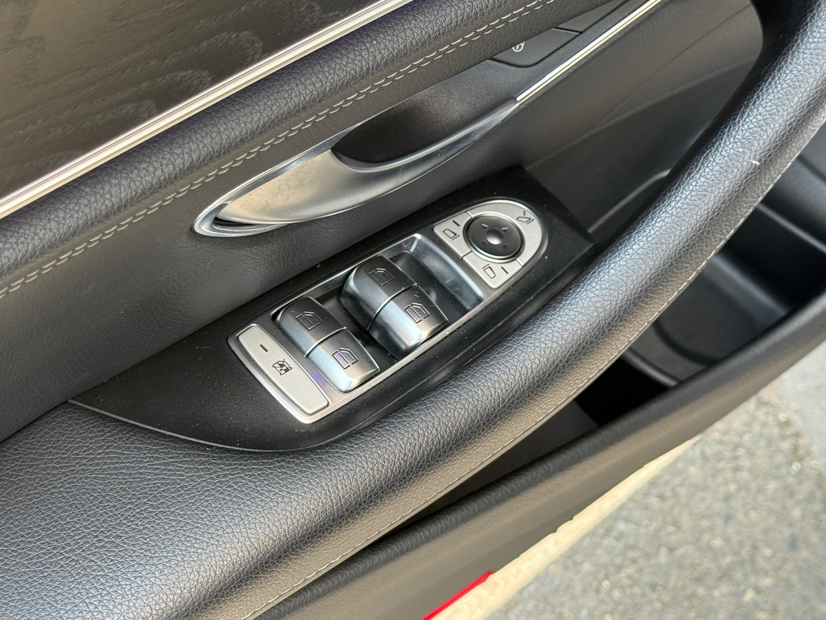 Mercedes-Benz Classe E V (2) 2.0 300 DE AVANTGARDE LINE 9G-TRONIC