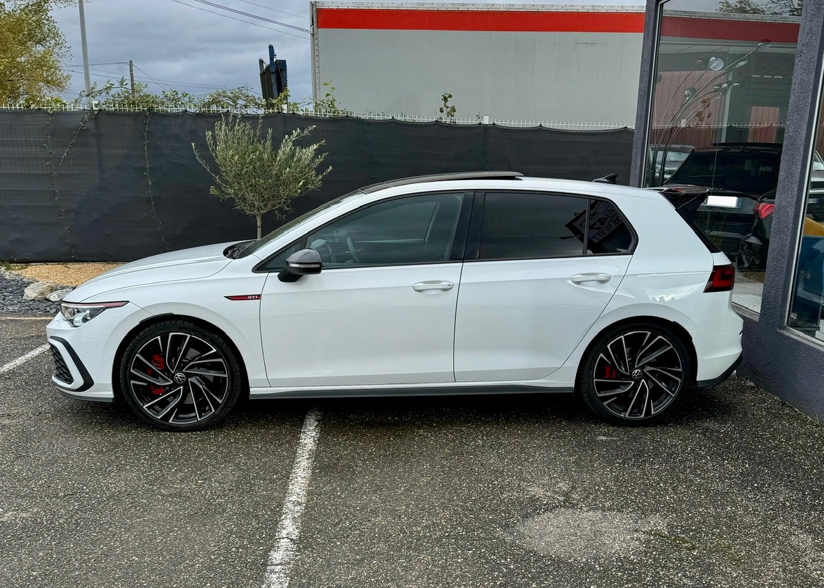 Volkswagen Golf GTI VIII 245 PERFORMANCE