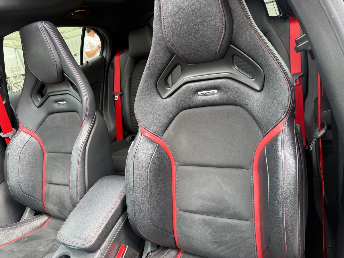 Mercedes-Benz GLA 45 AMG 2.0 4MATIC 7G-DCT 360cv, Toit ouvrant, Sièges électriques chauffants.