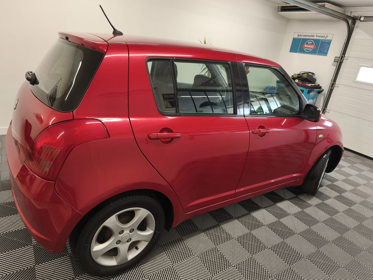 Suzuki Swift III 1.3 16V 93Ch
