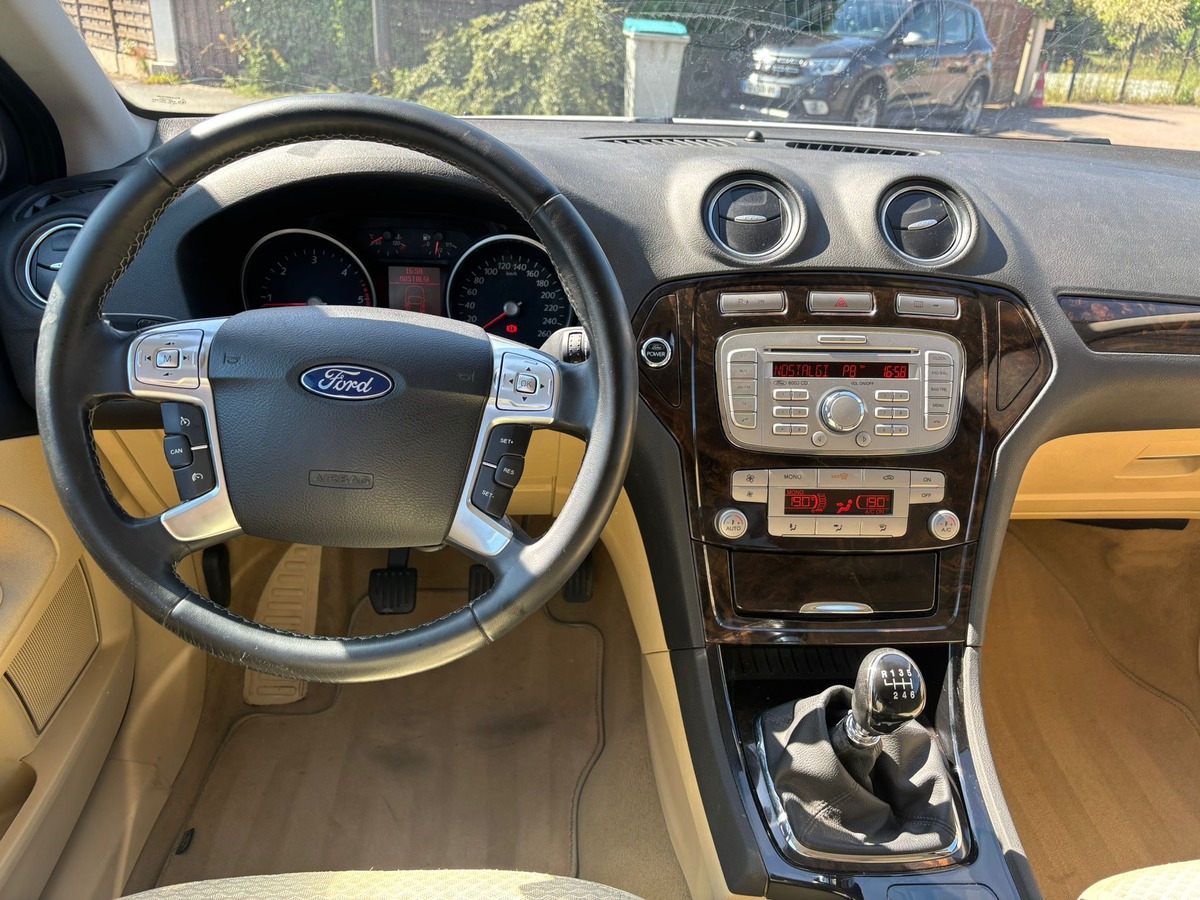 Ford Mondeo 2.0 TDCI GHIA - ATTELAGE- Distribution neuve - Révisé - Garantie