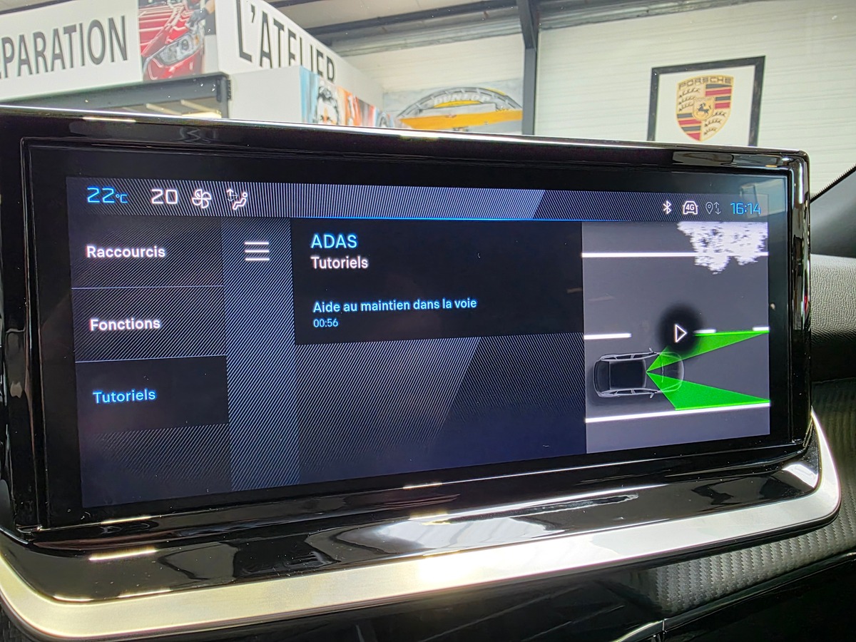 Peugeot 2008 II 130CH ALLURE BVA // ATTELAGE