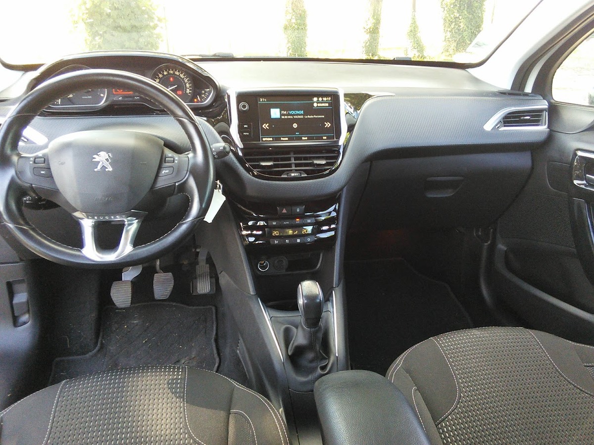 Peugeot 208 1.6 BLEUHDI 100 ALLURE - VENDU