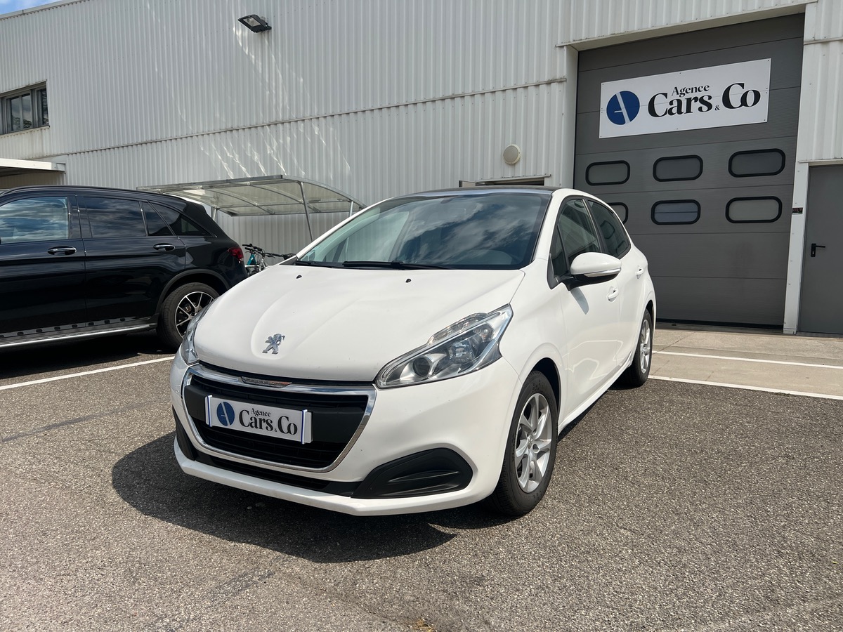 Peugeot 208 100 Cv BlueHDI STYLE, SUIVI COMPLET, TOIT PANORAMIQUE, SIEGES CHAUFFANTS