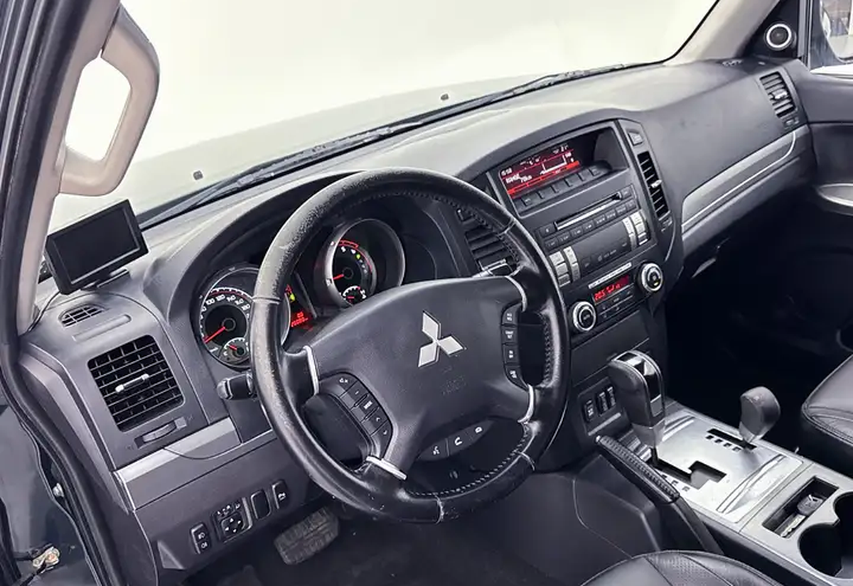 Mitsubishi Pajero 3.2 DI-D Instyle 2 places
